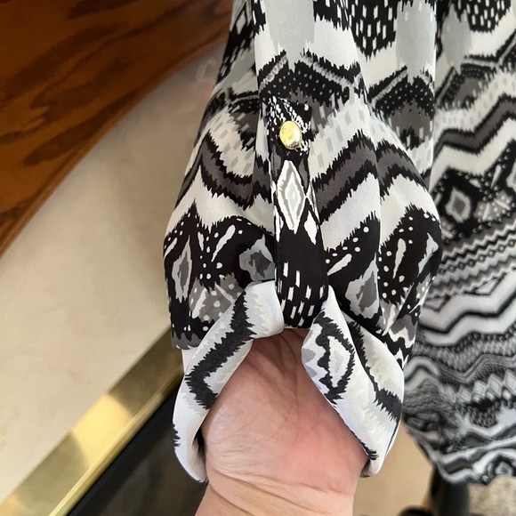 Almost Famous Black Geometric Print Belted Tribal Boho‎ Blouse Sz. XL Juniors - Picture 5 of 14
